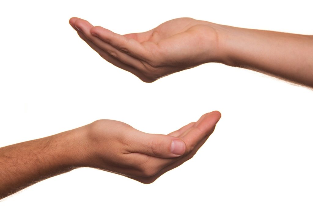 Zwei Hände symbolisieren das Behandlungsangebot von Helga Vogl Praxis für Psychotherapie